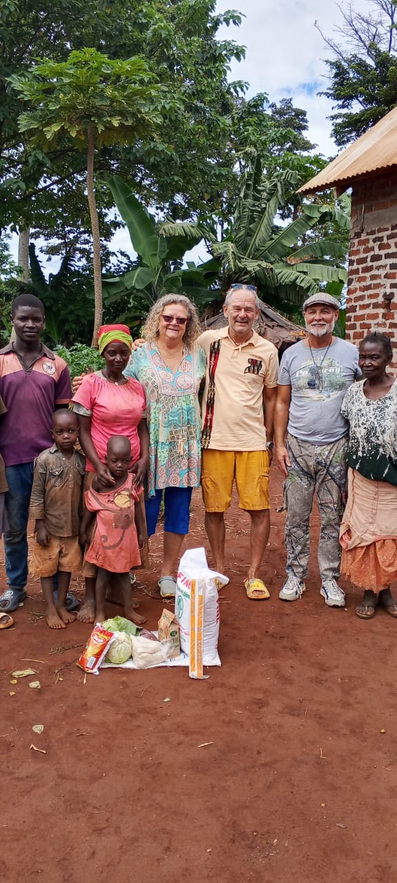 Stiftungspartner stehen einer Familie in Uganda zur Seite